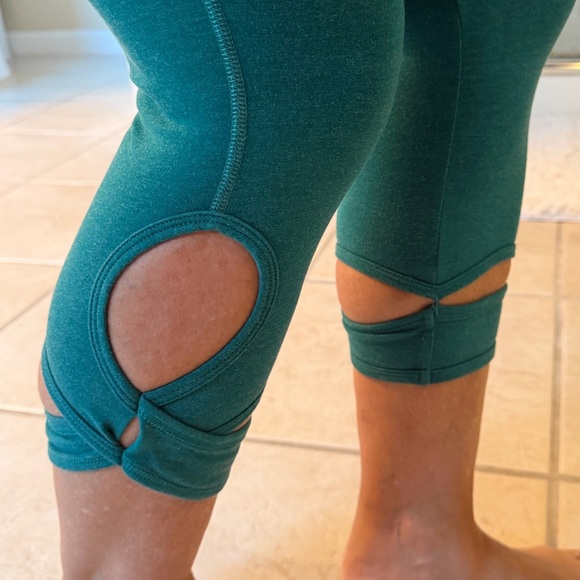 Xersion Teal Capri Yoga Pants | Quick-Dri High | High Waist | Cutout’s - Picture 8 of 9